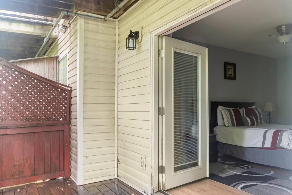 Private Room Balcony And Bathroom In Чарлстън Екстериор снимка