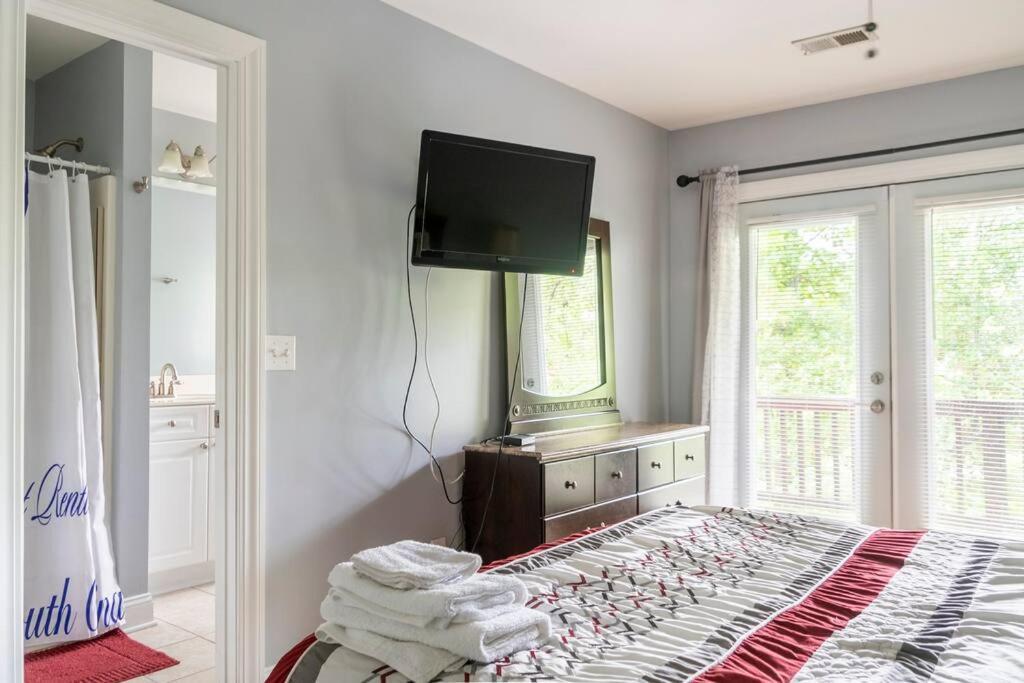 Private Room Balcony And Bathroom In Чарлстън Екстериор снимка